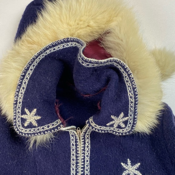 Vintage 1960s Inuit Wool and Fur Duffle Parka with Embroidered Animals - Sz M - Picture 4 of 16